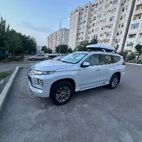 Mitsubishi Pajero 2020