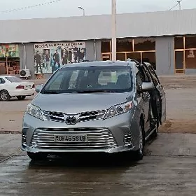 Toyota Sienna 2019