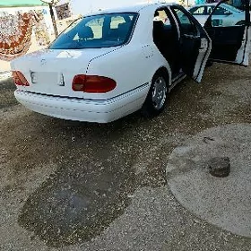 Mercedes-Benz E320 1996