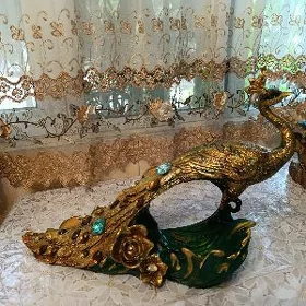 Павлин для бутылки и фужеров
