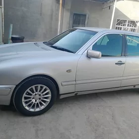 Mercedes-Benz E320 1996