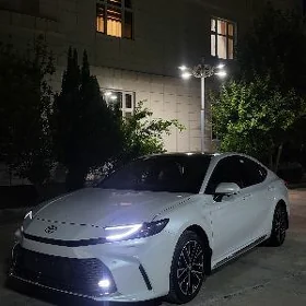 Toyota Camry 2025