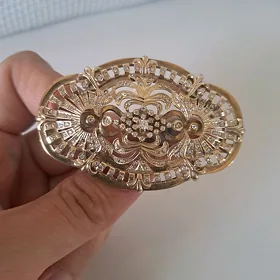gyzyl broshka