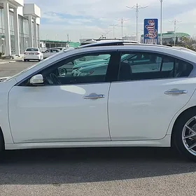 Nissan Maxima 2010