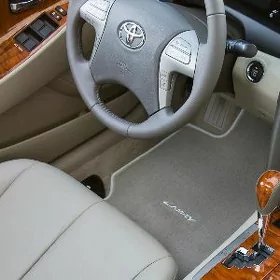 Camry  2011  XLE  .FYL  SALON