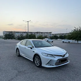 Toyota Camry 2021
