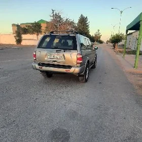 Nissan Pathfinder 2000