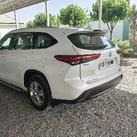 Toyota Highlander 2021