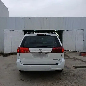 Toyota Sienna 2004