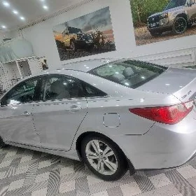 Hyundai Sonata 2011