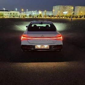 Hyundai Elantra 2025