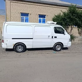 Nissan Urvan 2006