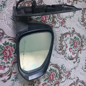 Toyota Innova sag tarap bakaw