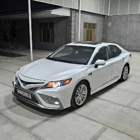 Toyota Camry 2021