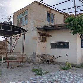 ДАЧА.  НА ПЕРВОМ.  УЧАСТКЕ.