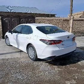 Toyota Camry Hybrid 2021