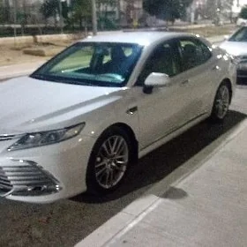 Toyota Camry Hybrid 2021