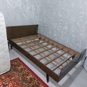 Кровать