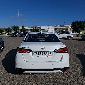 Nissan Versa 2022