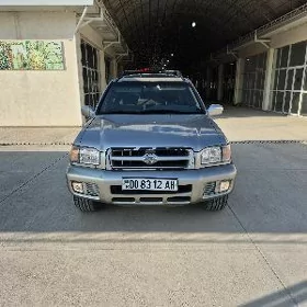 Nissan Pathfinder 2000