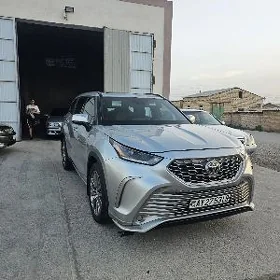 Toyota Highlander 2021