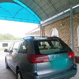 Toyota Sienna 2004