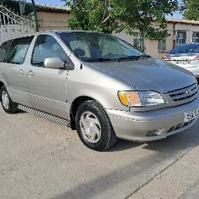Toyota Sienna 2001