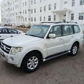 Mitsubishi Pajero 2010