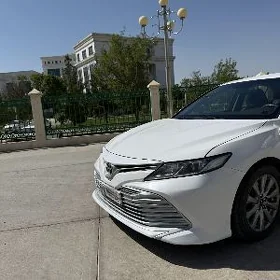 Toyota Camry 2019