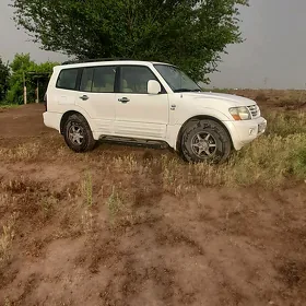 Mitsubishi Pajero 2001
