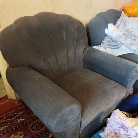 два кресло