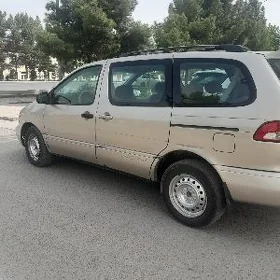 Toyota Sienna 2002