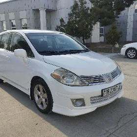Nissan Versa 2012