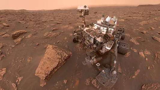 Марсоход Curiosity случайно поднял с поверхности Марса 13-килограммовый камень