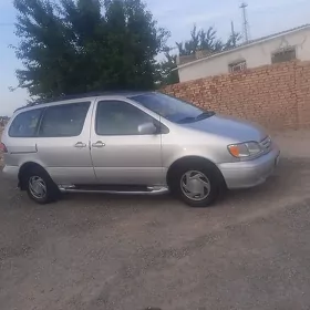 Toyota Sienna 2002