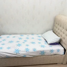 кровать