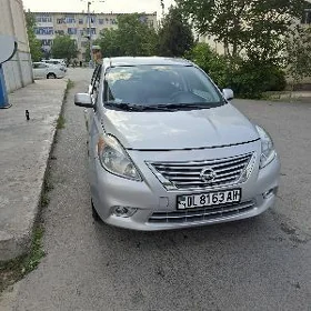 Nissan Versa 2012