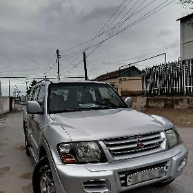Mitsubishi Pajero 2002