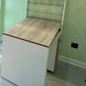 Маникюрный стол