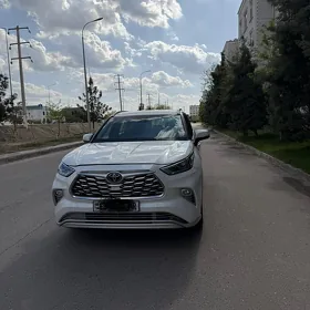 Toyota Highlander 2021