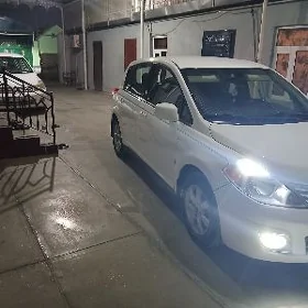 Nissan Versa 2012