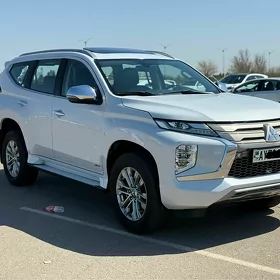 Mitsubishi Pajero 2020