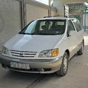 Toyota Sienna 2003