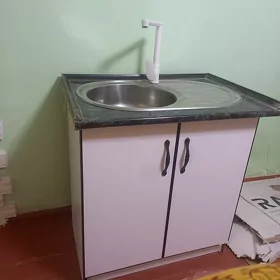 kuhnya uçin stol