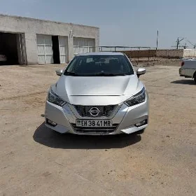 Nissan Versa 2021