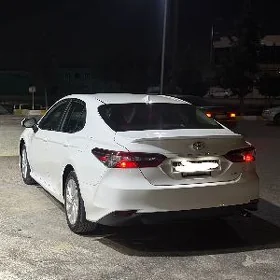 Toyota Camry 2021