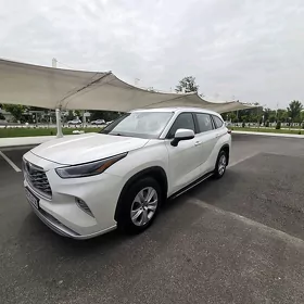 Toyota Highlander 2021