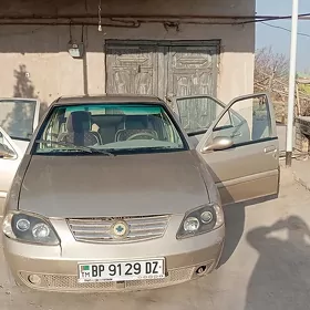 Mitsubishi L300 2005