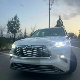 Toyota Highlander 2021