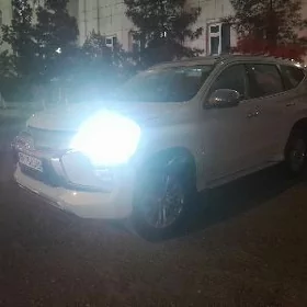 Mitsubishi Pajero 2020
